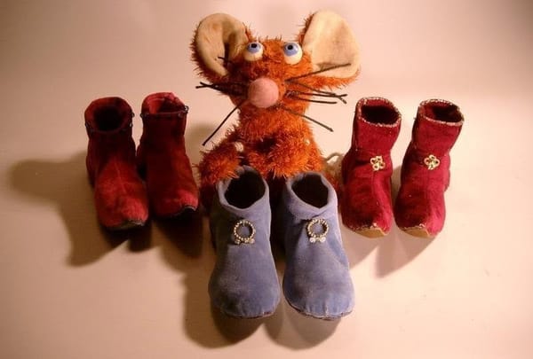 The Elves and the Shoe Maker show